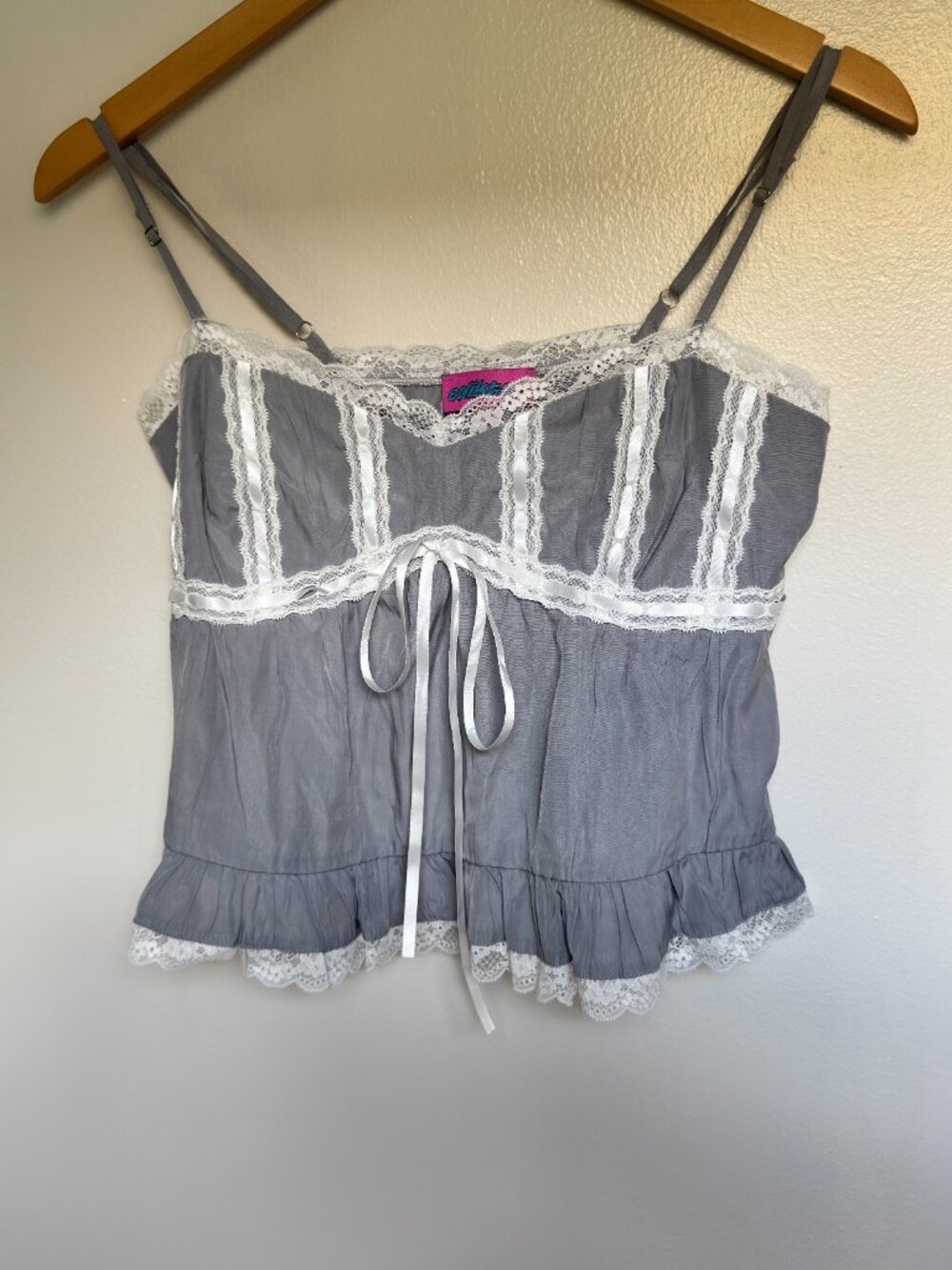 Edikted Gray White Lace Ribbon Cami Crop Top Size M Coquette Y2K Balletcore - Picture 5 of 9